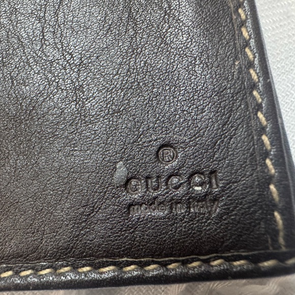 Gucci Monogram Wallet with Heart - Picture 5 of 17
